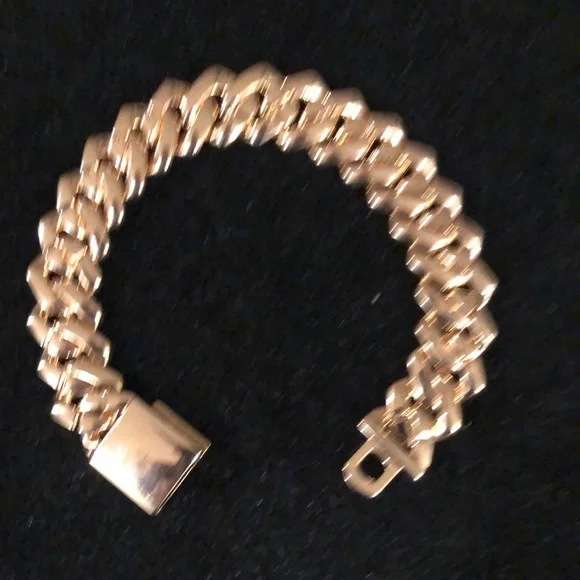 Elegant Gold Bracelet with Crystal Accents - Picture 6 of 10